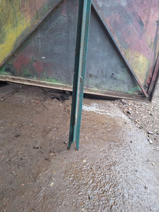 Stîlpi  înprejmuire gard