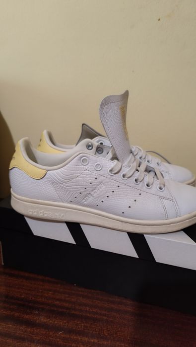Маратонки adidas