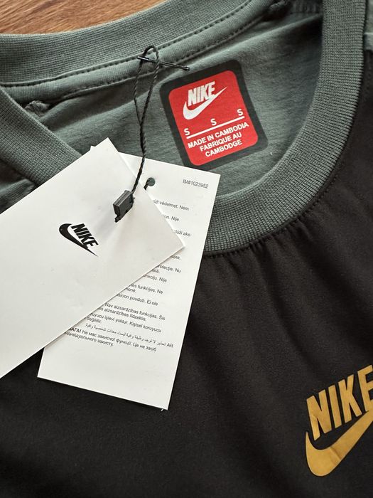 Мъжки,памучен,масленозелен екип Nike с активен,заден джоб на долнището