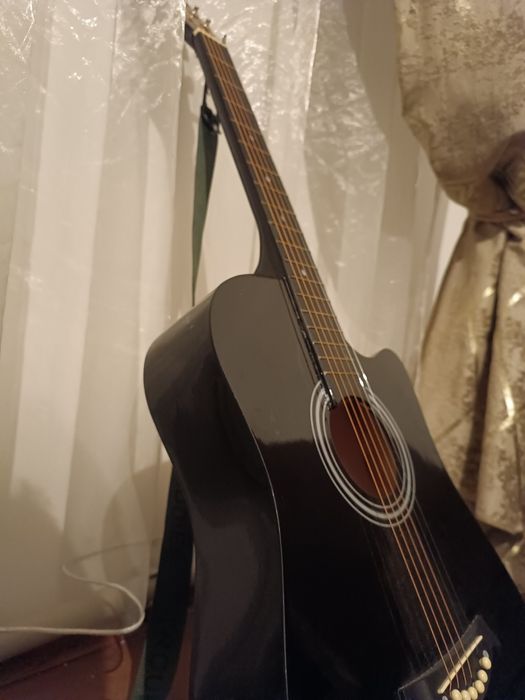 Акустическая гитара