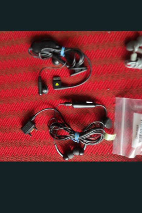 Căști audio, modele diferite cu diferite tipuri de mufe pentru dispozitive diferite