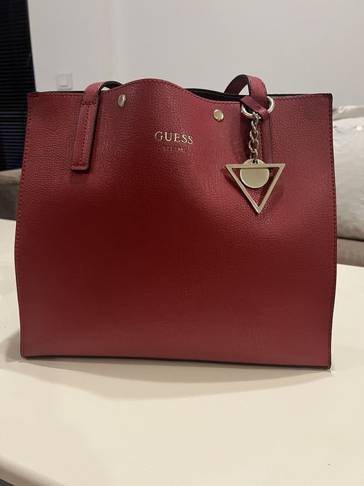 Уникална дамска чанта GUESS