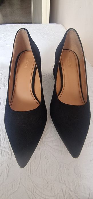 Обувки от естествен велур Kazar