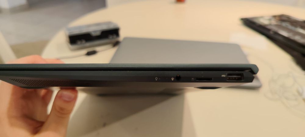 Vand Laptop Asus Zenbook14 UM425Q