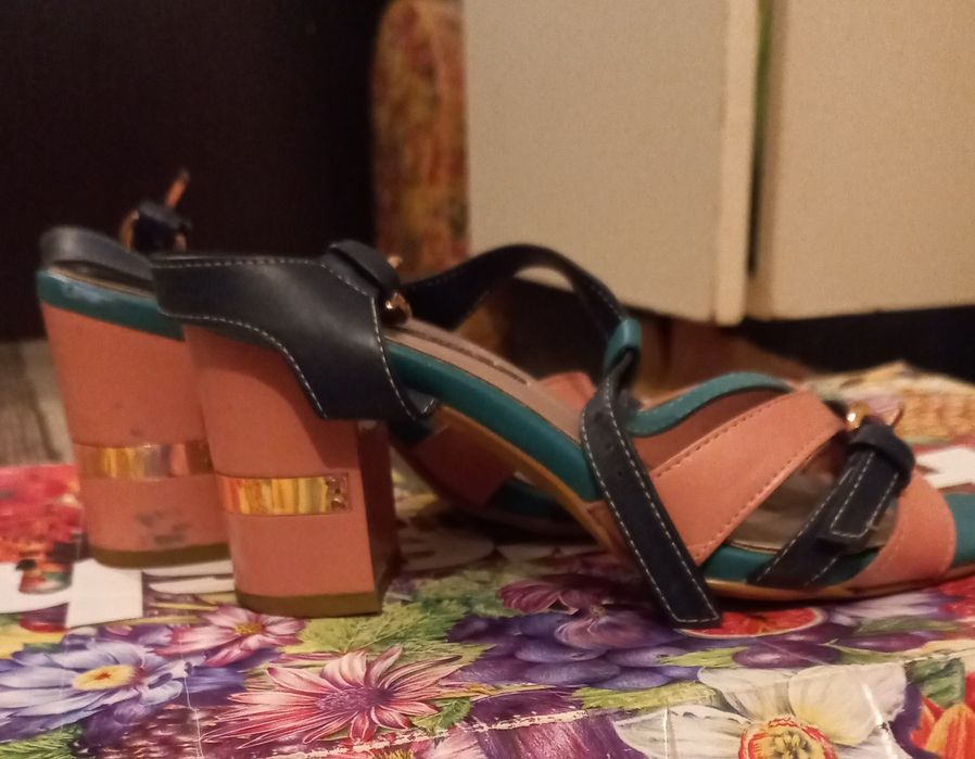 Босоножки женские