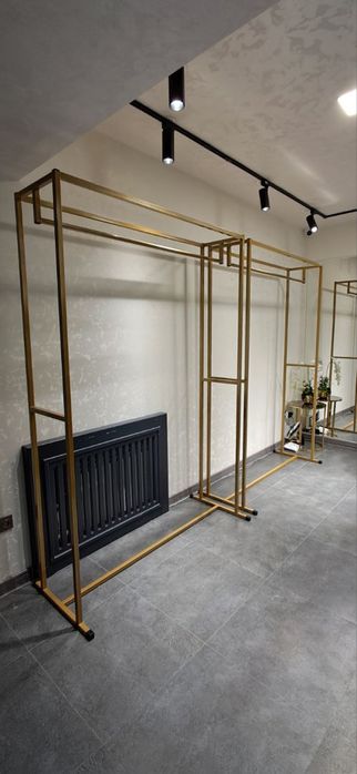 Оборудование для магазина одежды,стеллажи,витрины,рейлы,полки,мебель