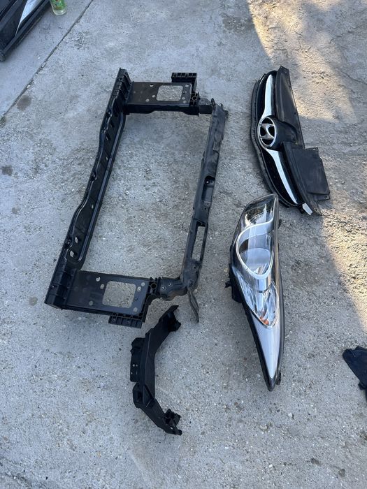 Far stânga.tragher.grilă radiator hyundai elantra.