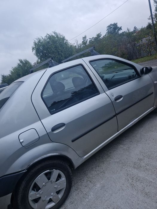 Vând  Dacia Logan. .1,4.     4100 lei. Negociabil Bacau