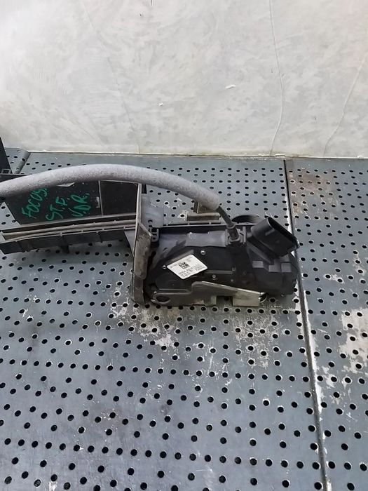 Broasca usa stanga fata ford focus 3 cb8 bm5aa21813dc