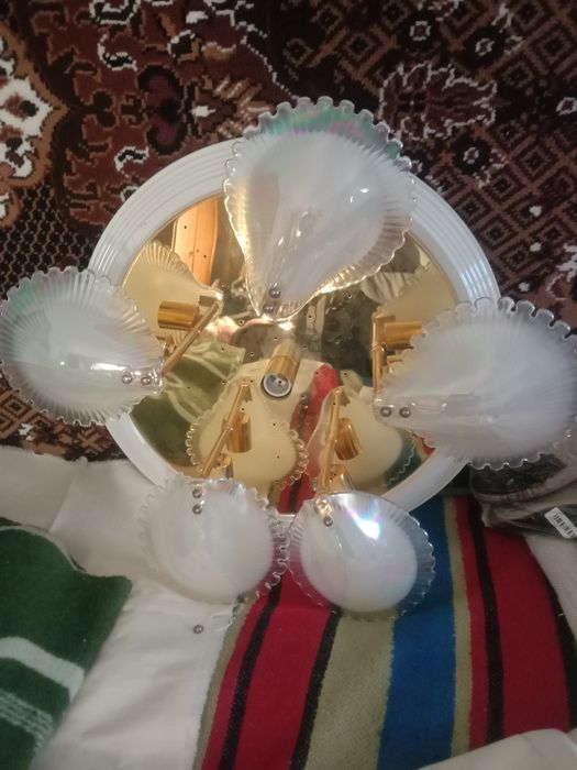 Люстра. Красивая.