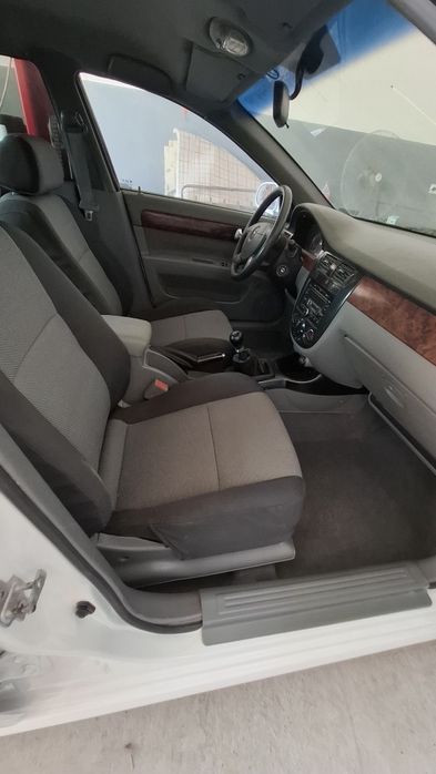 Продается Chevrolet Lacetti 2-позиция