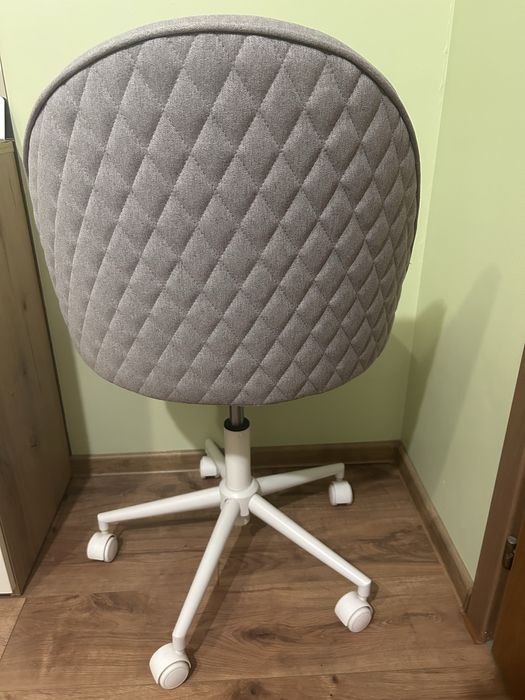 Удобен офис стол