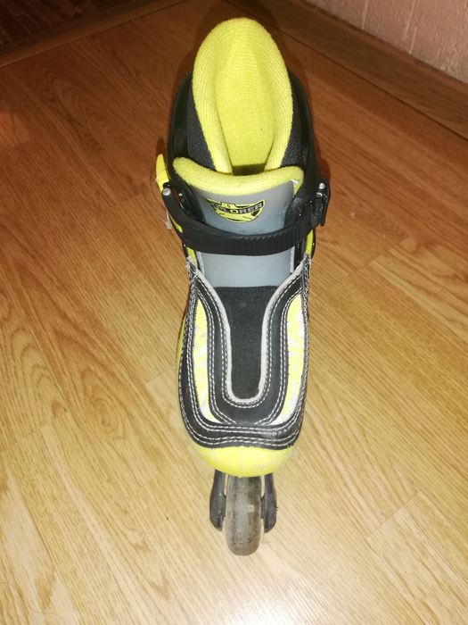 Роликовые коньки