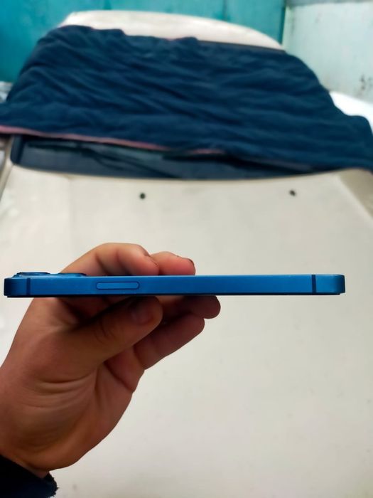 Айфон 13 синего цвета