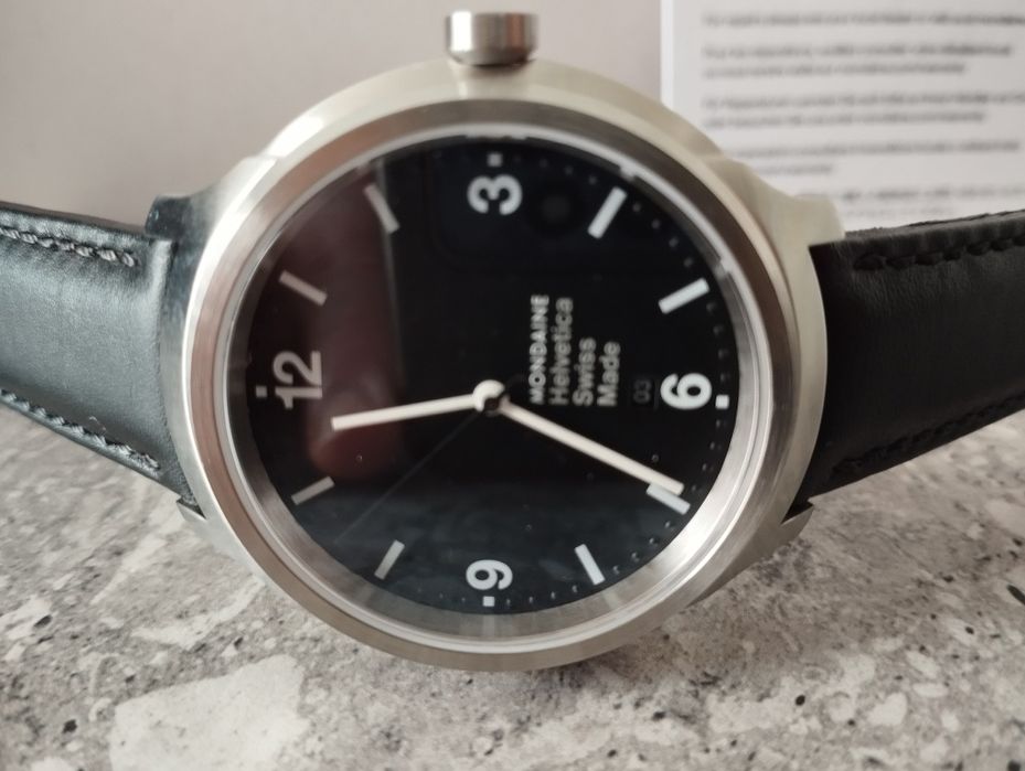 ЧИСТО НОВ часовник Mondaine Helvetica No.1 Bold (MH1.B1220.LB)