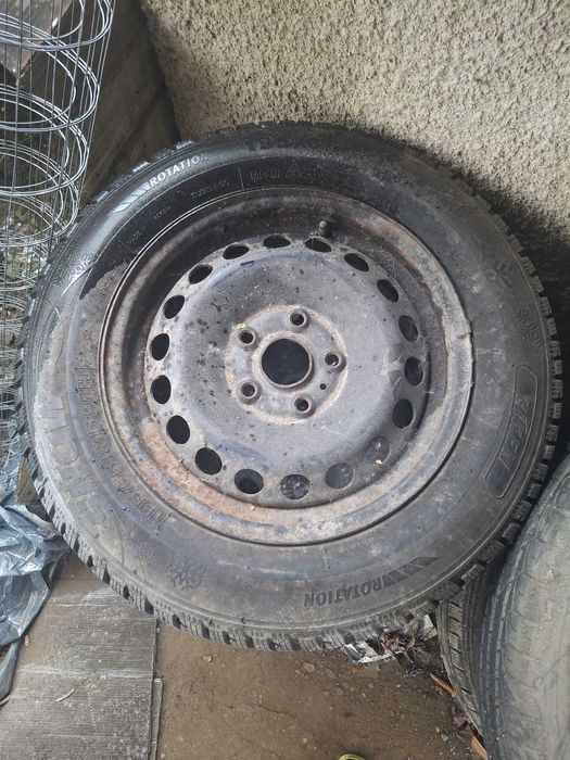 Anvelope aproape noi de iarna