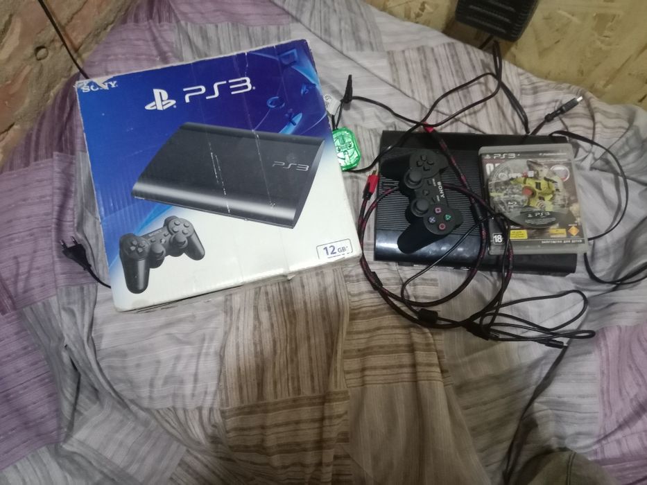 PS3 Super Slim + коробка + 2 игры + геймпад