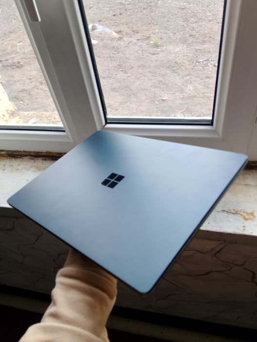 Noutbuk Surface core i5