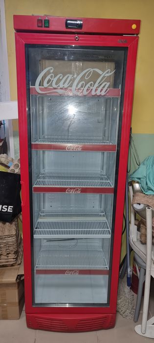 Холодильник для магазина и кафе