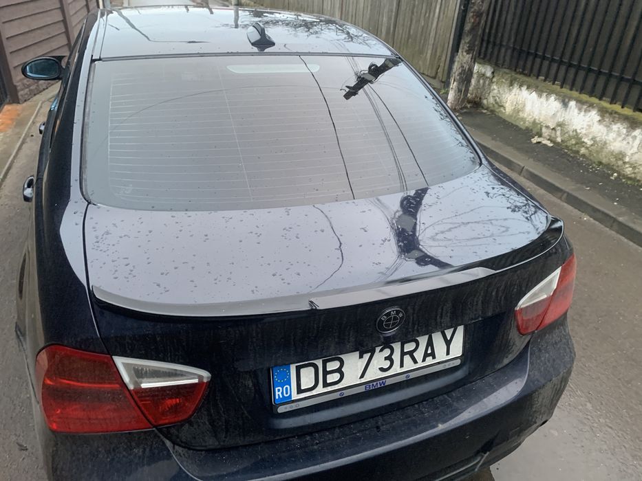* Negru Lucios ** Eleron Lip Portbagaj BMW E90 E92 F30 F10 F32 F36