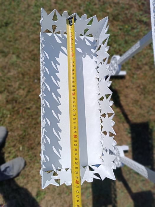 Метални цветарници цветарник