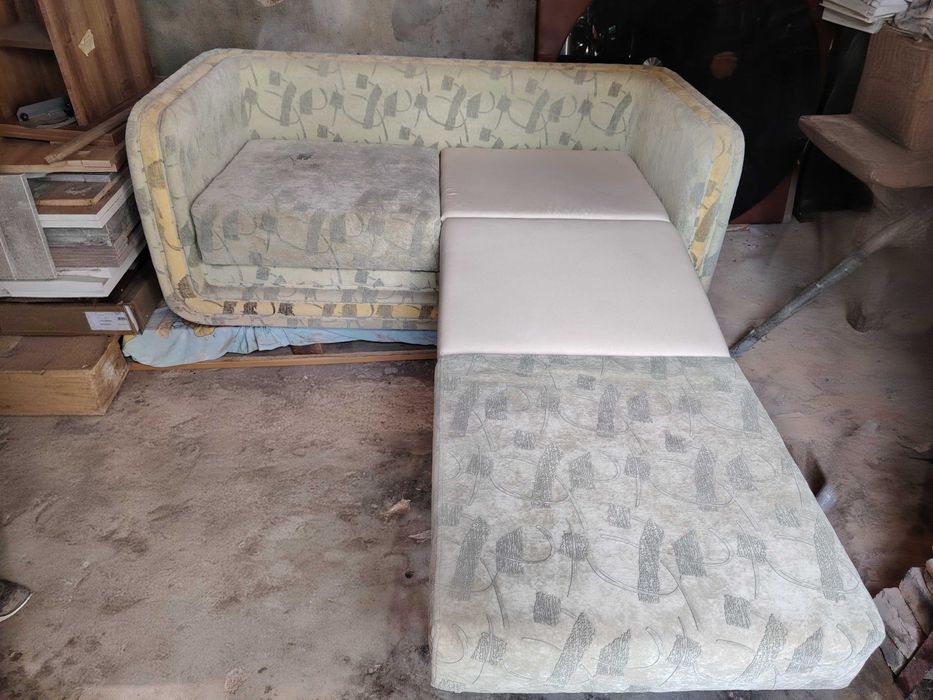 Продавам двойка диван функция сън