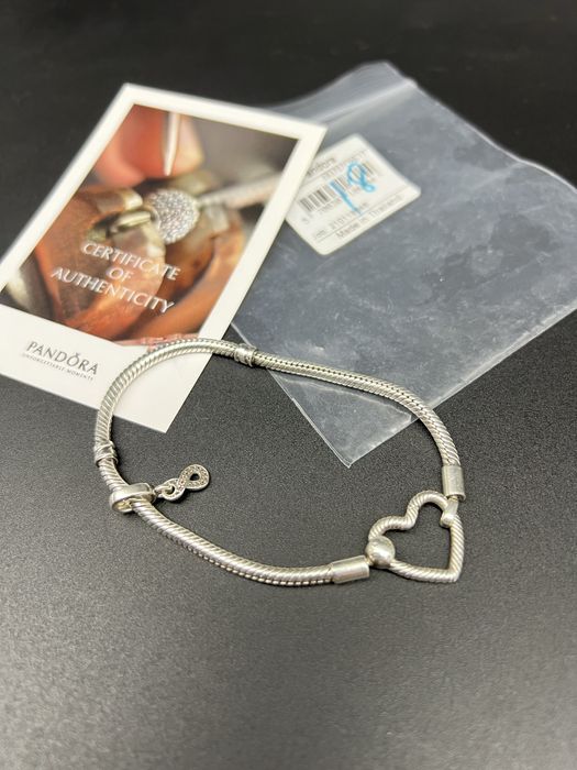 Браслет с шармом от PANDORA