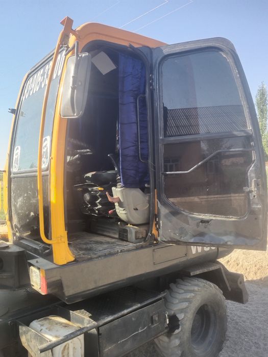 Ekskavator maxsus texnika