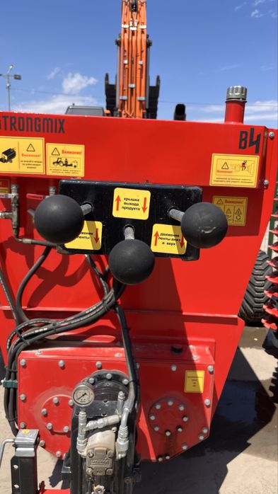 Смеситель-кормораздатчик 4м3. Турция