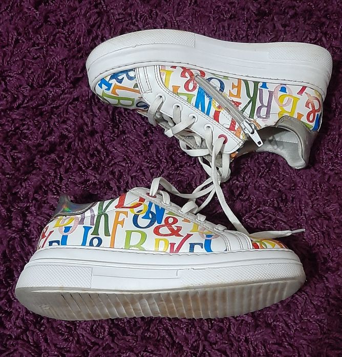 Продам  кроссовки  35 размер