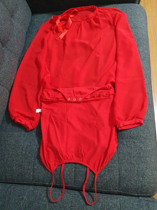 Vând body Gaia roșu