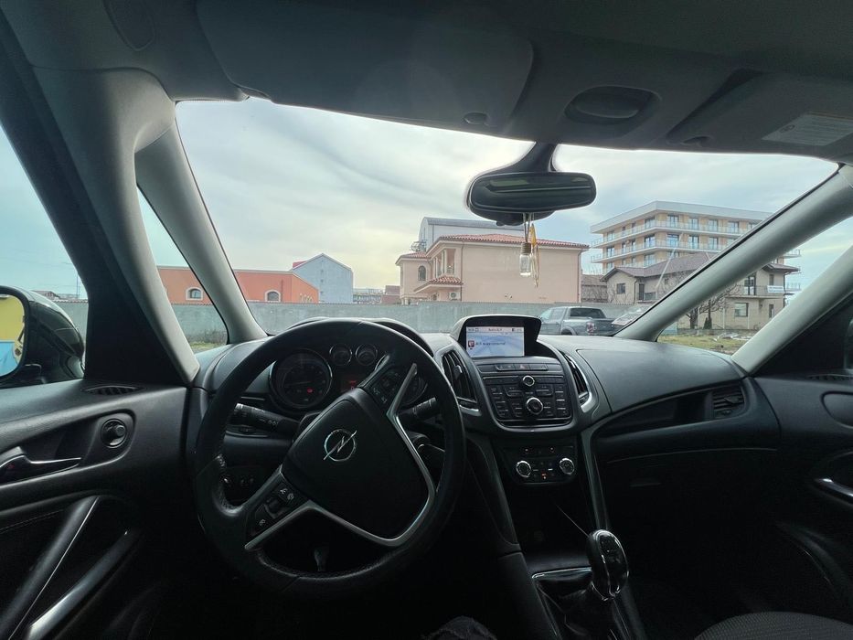 Vând Opel Zafira 2012