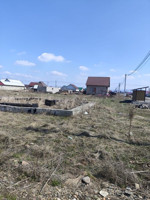 Продам в меновном участок с фундаментом