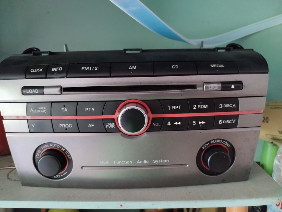 Радио за Мазда 3 CD не работи