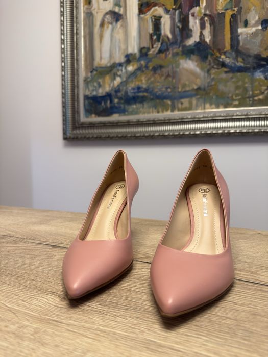 Чисто нови токчета на макрата “SoloFemme”.