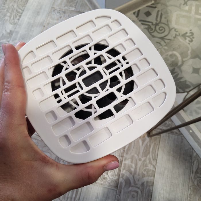 Вытяжка настольная  2000 тг