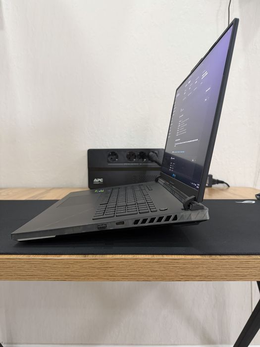 ASUS rog strix scar G823JY