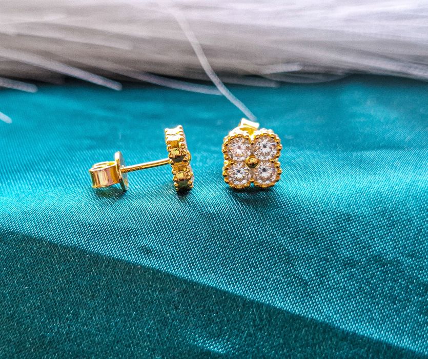 Cercei cu moissanite