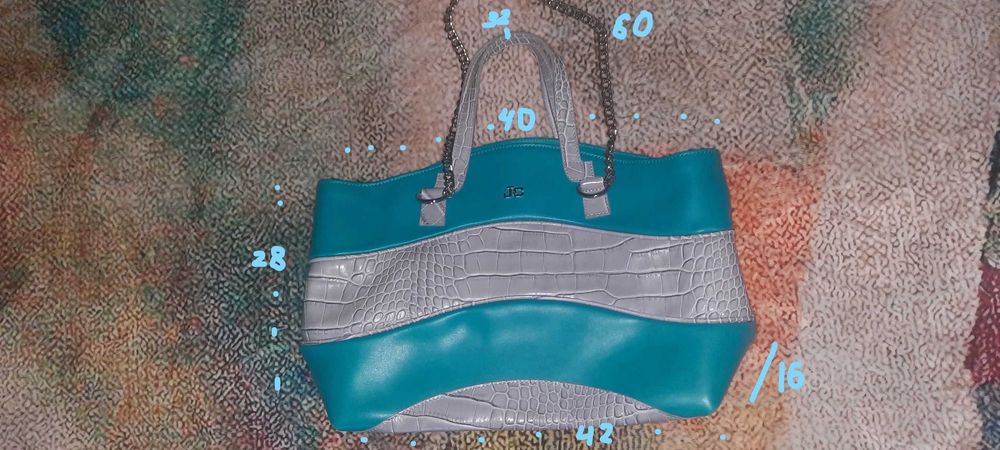 Нови кожени чанти и други чанти, носени, но много запазени