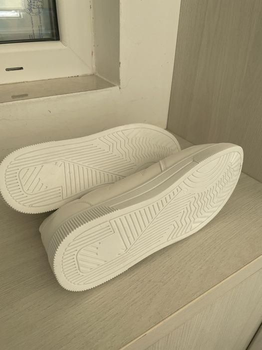 Кроссовки новые, р. 40-41