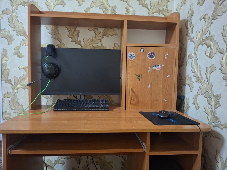 Продам компьютерный стол