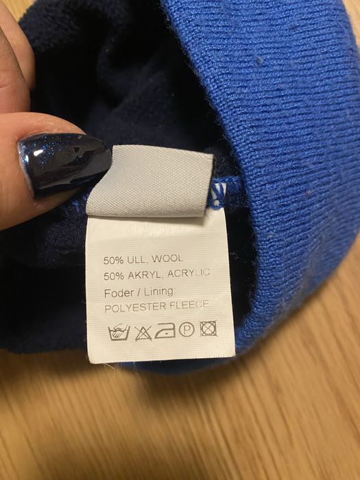 Бебебешка вълнена шапка