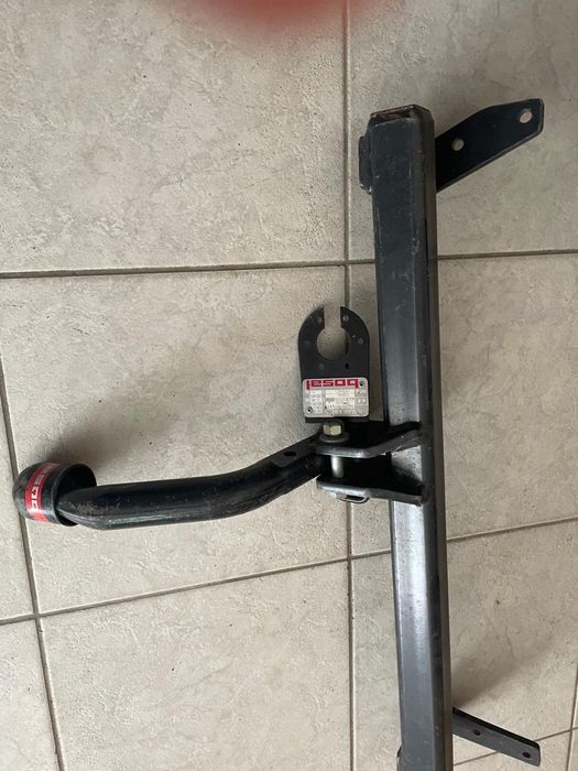 Cârlig de remorcare auto