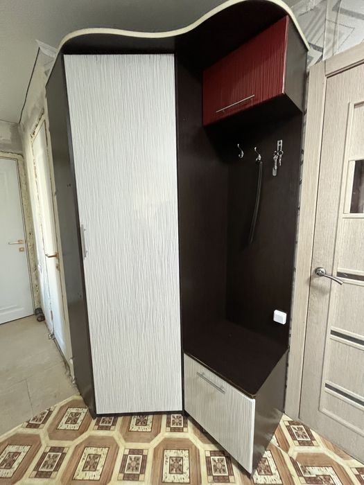 Продам прихожую, шкаф для одежды.