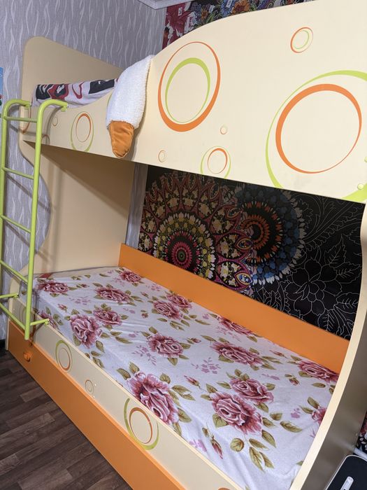 Продам двухярусную кровать