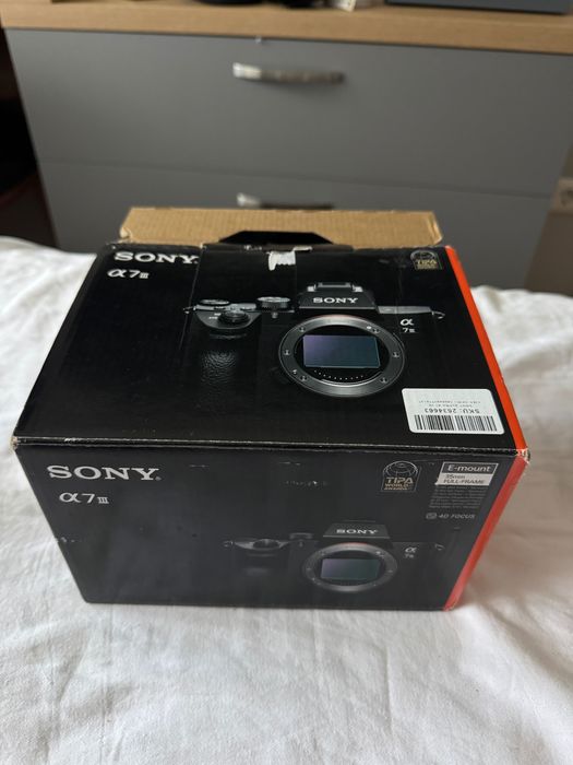 Sony Alpha A7 III + Samyang AF 35mm f/2.8 - Sony FE Fit + Flash + Case