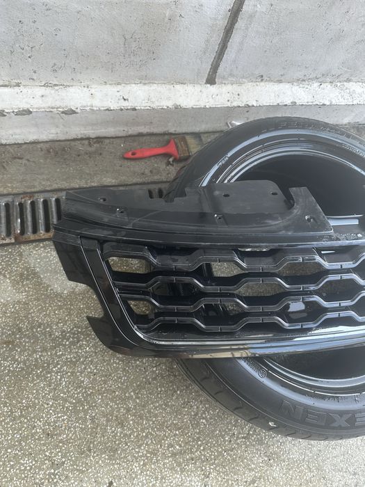 Land Rover Evogue 2018 - предна решетка