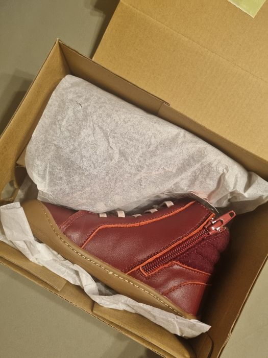 Чисто нови боси обувки нр 25