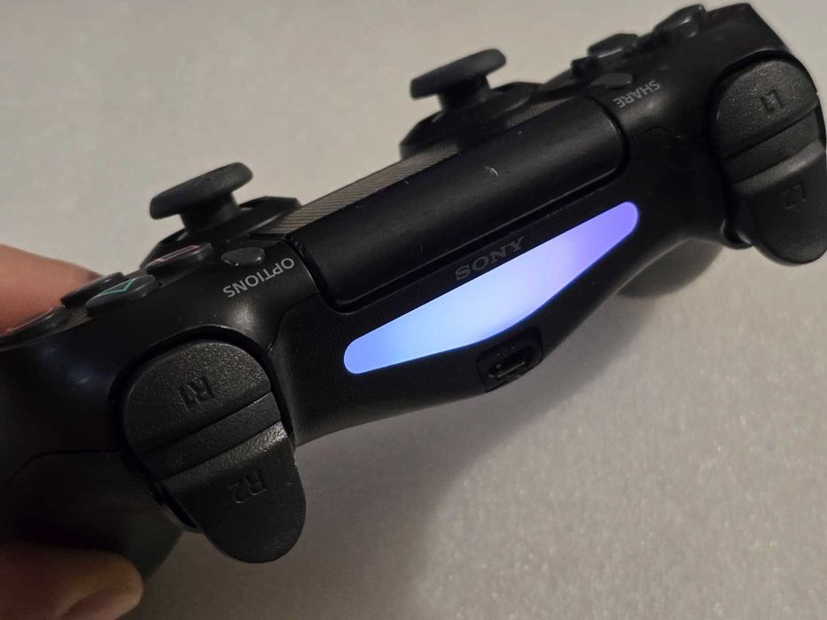 Controller Wireless Sony DualShock 4 V2 Model CUH-ZCT2E Negru Original