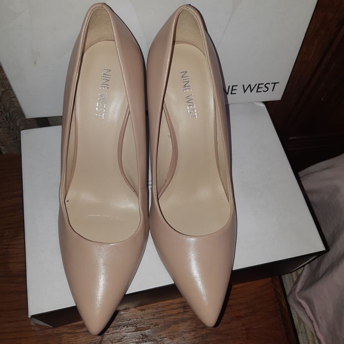 Pantofi  cu toc din piele naturală Nine West